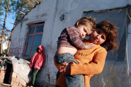 Sekiz Çocukla Tek Göz Odada Yaşayan Aile, Kimse Yok Mu Sayesinde Sıcak Yuvaya Kavuştu