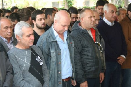 Sekizinci kattan düşüp ölen Zeynep öğretmen son yolculuğuna uğurlandı