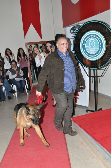 Seksenler dizisinin oyuncuları Balıkesir Üniversitesi'nin konuğu oldu