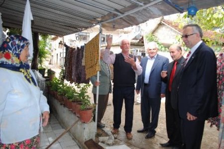 Sel Mağduru Ailelerin Yaralarını Manavgat Kaymakamlığı Saracak