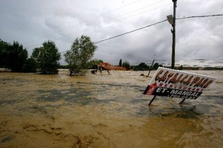 Sel Silivri'yi Harabeye Çevirdi
