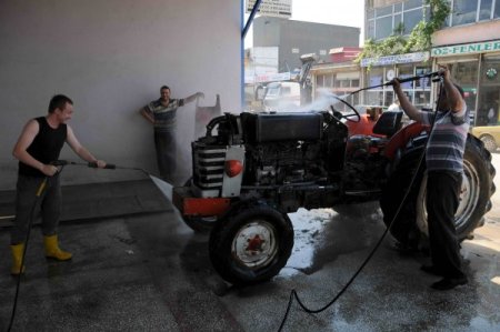 Sel Sonrası Oto Yıkamacılarında Uzun Kuyruklar Oluştu