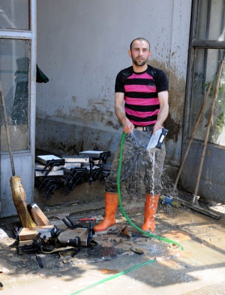 Sel Sonrası Oto Yıkamacılarında Uzun Kuyruklar Oluştu