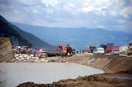Sel Suları Samsun-sinop Eski Ve Yeni Yolun Köprülerini Yıktı