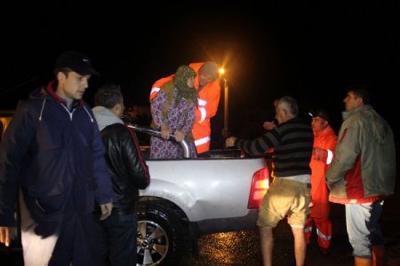 Sel sularına kapılan yaşlı kadın kayboldu