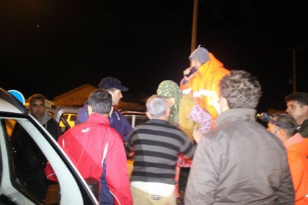 Sel sularına kapılan yaşlı kadın kayboldu