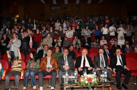 Selahattin Alpay AÜ'de konser verdi