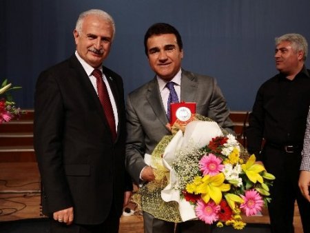 Selahattin Alpay AÜ'de konser verdi