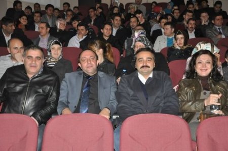 Selam filmini Patnos'ta ilçe protokolü izledi