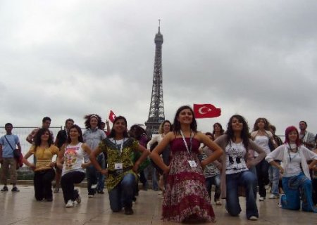 Selçuk Üniversitesi Öğrencileri 4 Bin Kişilik Halk Oyunu Ekibiyle Guinness'e Hazırlanıyor