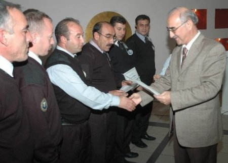 Selçuk Üniversitesi'nde Görevli Güvenlikçiler Başarı Sertifikalarını Aldı