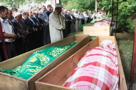Selde Yaşamını Yitiren Kocabaş Ailesinin 6 Ferdi Toprağa Verildi