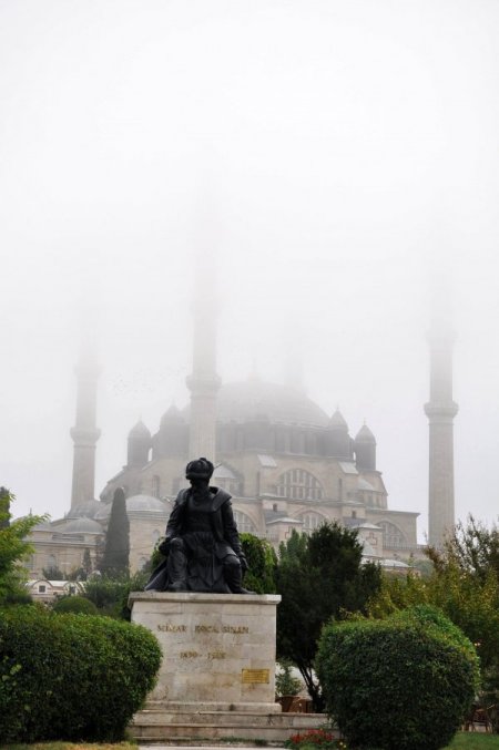 Selimiye Camii sis içinde kayboldu