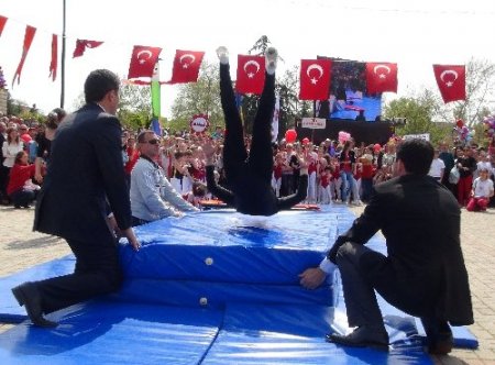 Selimiye gölgesinde 23 Nisan coşkusu