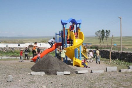 Selimli Çocuklara Oyun Parkı