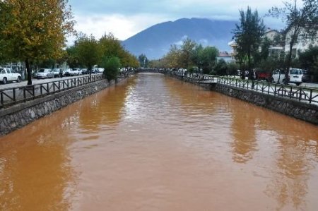 Selin Sürüklediği Atıklarla Fethiye Körfezi Çöplüğe Döndü