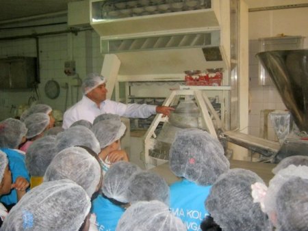 Sema Koleji'nin minikleri ekmek üretimi fırında öğrendi