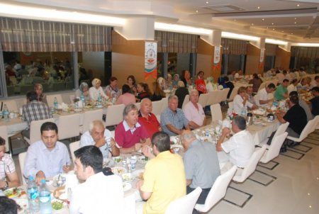 Semavi Dinlerin Mensupları İzmir'de İftar Sofrasında Buluştu