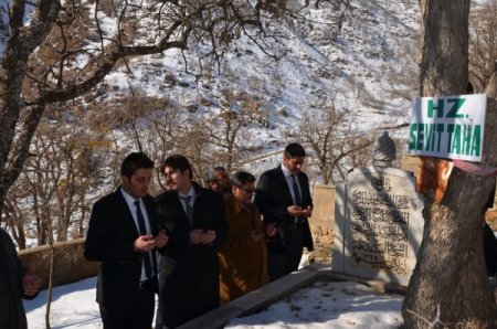 Şemdinli Kaymakamı Erdem, Seyyit Taha türbesini ziyaret etti