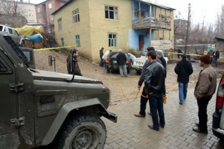 Şemdinli'de Ak Parti Belediye Başkan Adayının Aracına Bombalı Saldırı