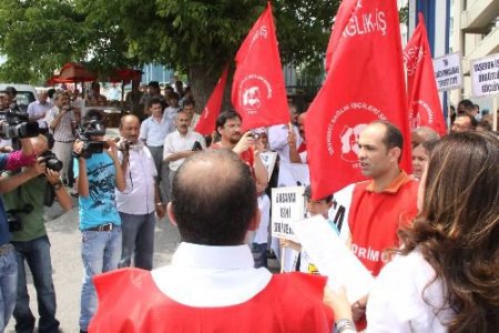 Sendikacılar, Açıklama Sırasında 'sıcak Simit' Diye Bağıran Gence Tepki Gösterdi
