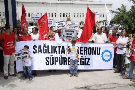 Sendikacılar, Açıklama Sırasında 'sıcak Simit' Diye Bağıran Gence Tepki Gösterdi