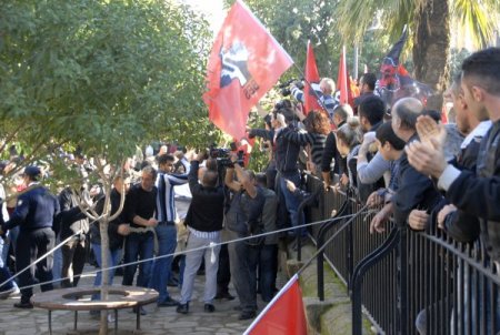 Sendikalar genel grev başlattı, gözaltındaki sendikacılar serbest