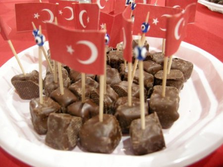 Senede 3,1 Milyar Dolarlık Çikolata Ve Şeker Tüketiyoruz