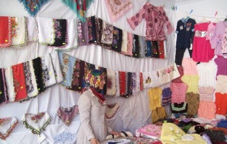 Senirkent Hayırlar Derneği'nden kermes