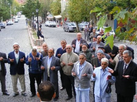Senirkentli Hacı Adayları Kutsal Topraklara Uğurlandı