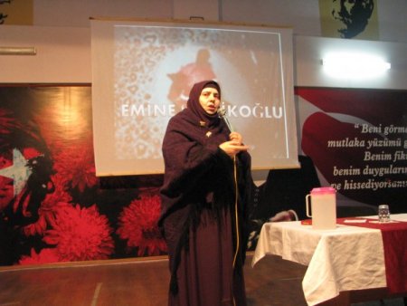 Şenlikoğlu: Müslüman hanımlar her konuda kendini iyi yetiştirmeli
