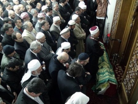 Şerafettin Elçi'yi binlerce seveni uğurladı