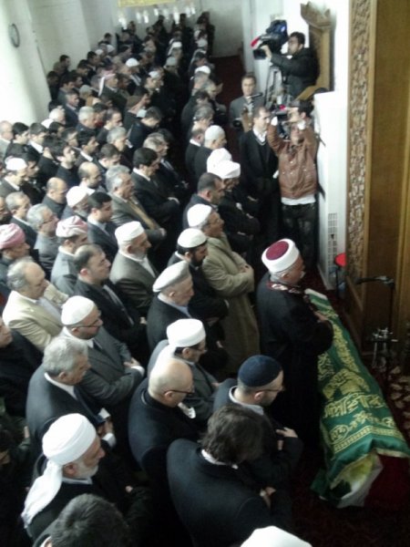 Şerafettin Elçi'yi binlerce seveni uğurladı