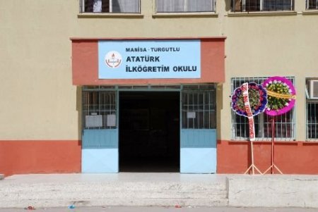 Seramik Atıklarını Okula Dekor Yaptılar