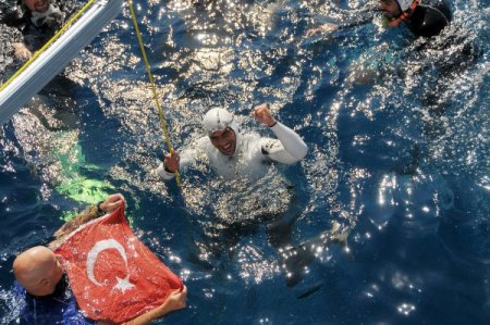 Serbest dalışta Türk sporcu, dünya rekoru kırdı