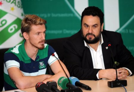 Serdar Aziz: Futbolu Bursaspor'da bırakmak istiyorum