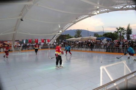 Serdar Denktaş: Kıbrıs Türk'ü adanın sahibidir