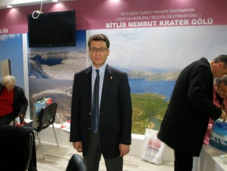 Serdar Duruer, EMITT Fuarı'nda Bitlis standını gezdi