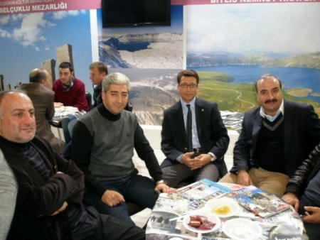 Serdar Duruer, EMITT Fuarı'nda Bitlis standını gezdi
