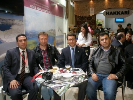 Serdar Duruer, EMITT Fuarı'nda Bitlis standını gezdi