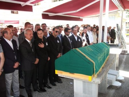 Serdar Ortaç'ın Babası, Son Yolculuğuna Uğurlandı