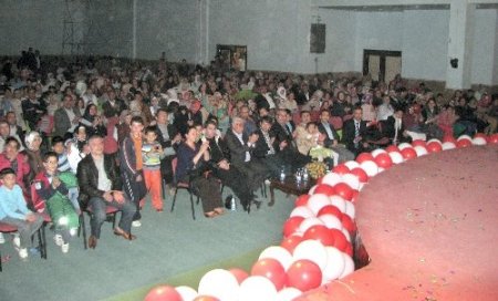 Serhat Lisesi'nin 'Kutlu Doğum' programı salona sığmadı