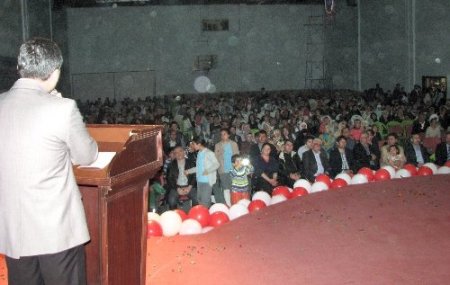 Serhat Lisesi'nin 'Kutlu Doğum' programı salona sığmadı