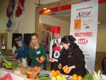 Serikli Kadınlar Oktay Usta'nın Önünde Hünerlerini Sergiledi