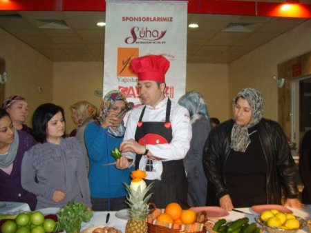 Serikli Kadınlar Oktay Usta'nın Önünde Hünerlerini Sergiledi