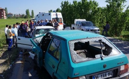 Şerit ihlali kazaya neden oldu: 1'i çocuk 4 yaralı