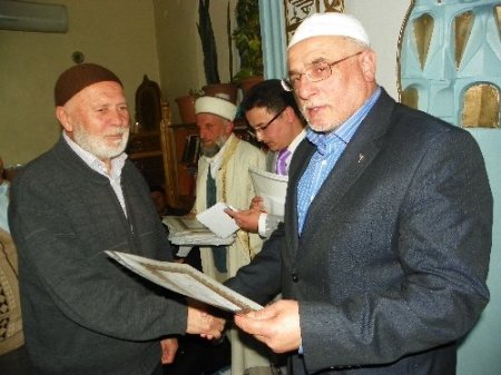 Sertifikalarını alıp imece usulü yemek yediler