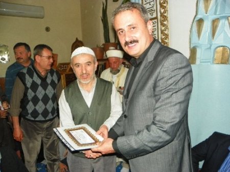 Sertifikalarını alıp imece usulü yemek yediler