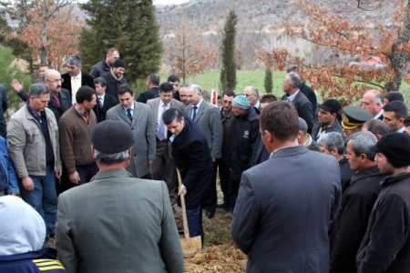 Servis Kazasında Ölen Üç Öğrenci Toprağa Verildi