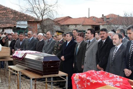 Servis Kazasında Ölen Üç Öğrenci Toprağa Verildi